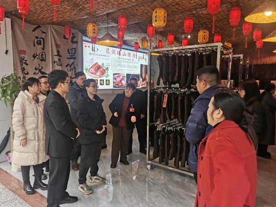 臘香飄出致富路 委員為民族鄉(xiāng)產(chǎn)業(yè)升級(jí)建言——藍(lán)山縣政協(xié)助推肉制品加工產(chǎn)業(yè)發(fā)展紀(jì)實(shí)